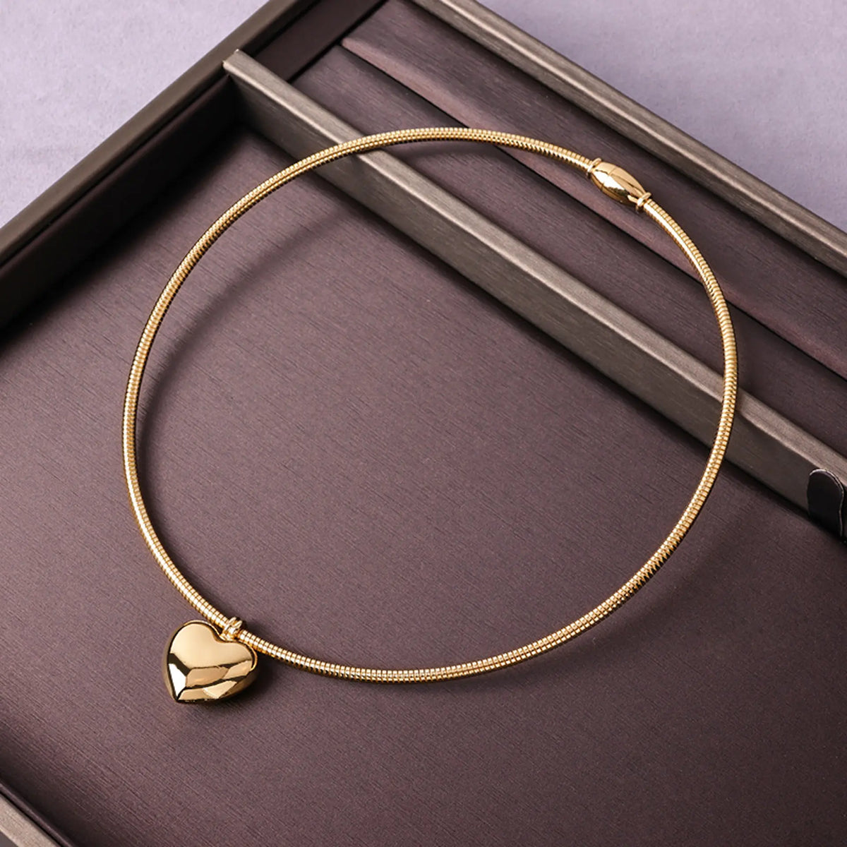 Heart-Shaped Pendant Necklace – Snake Chain Magnetic Clasp Elegant Jewelry